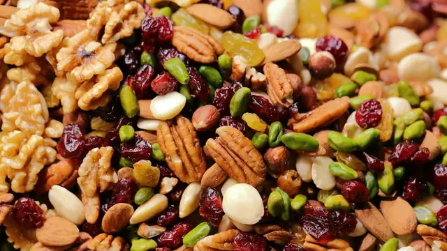 Mixed nuts and dried fruit